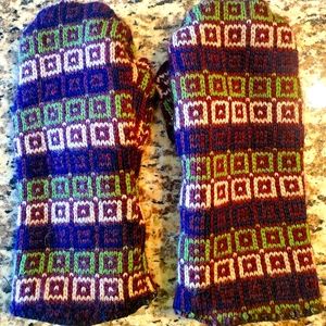NWOT wool Minnesota Mittens